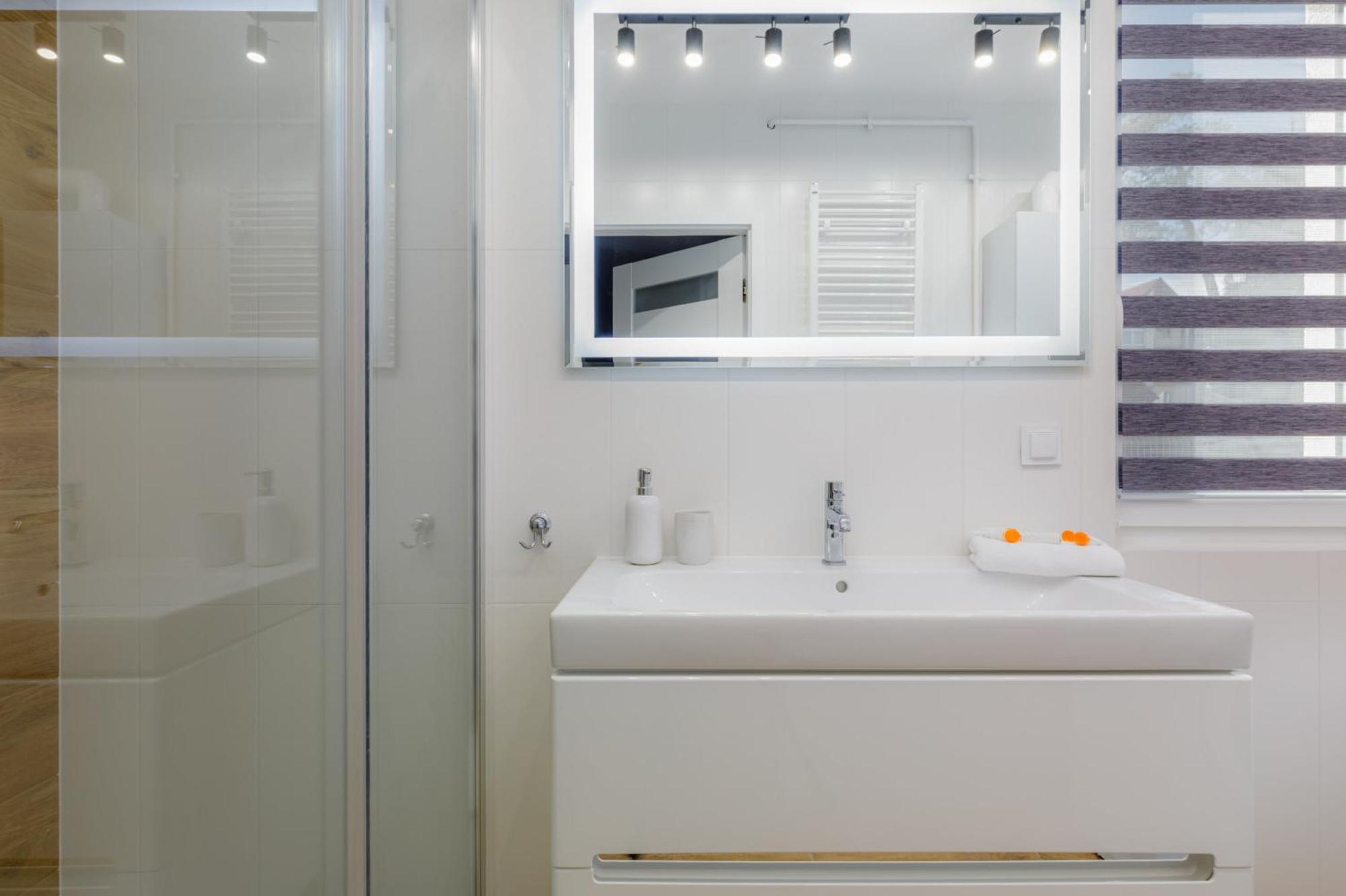 Stylish Apartment Rybacka With Parking By Noclegi Renters Miedzywodzie Bagian luar foto