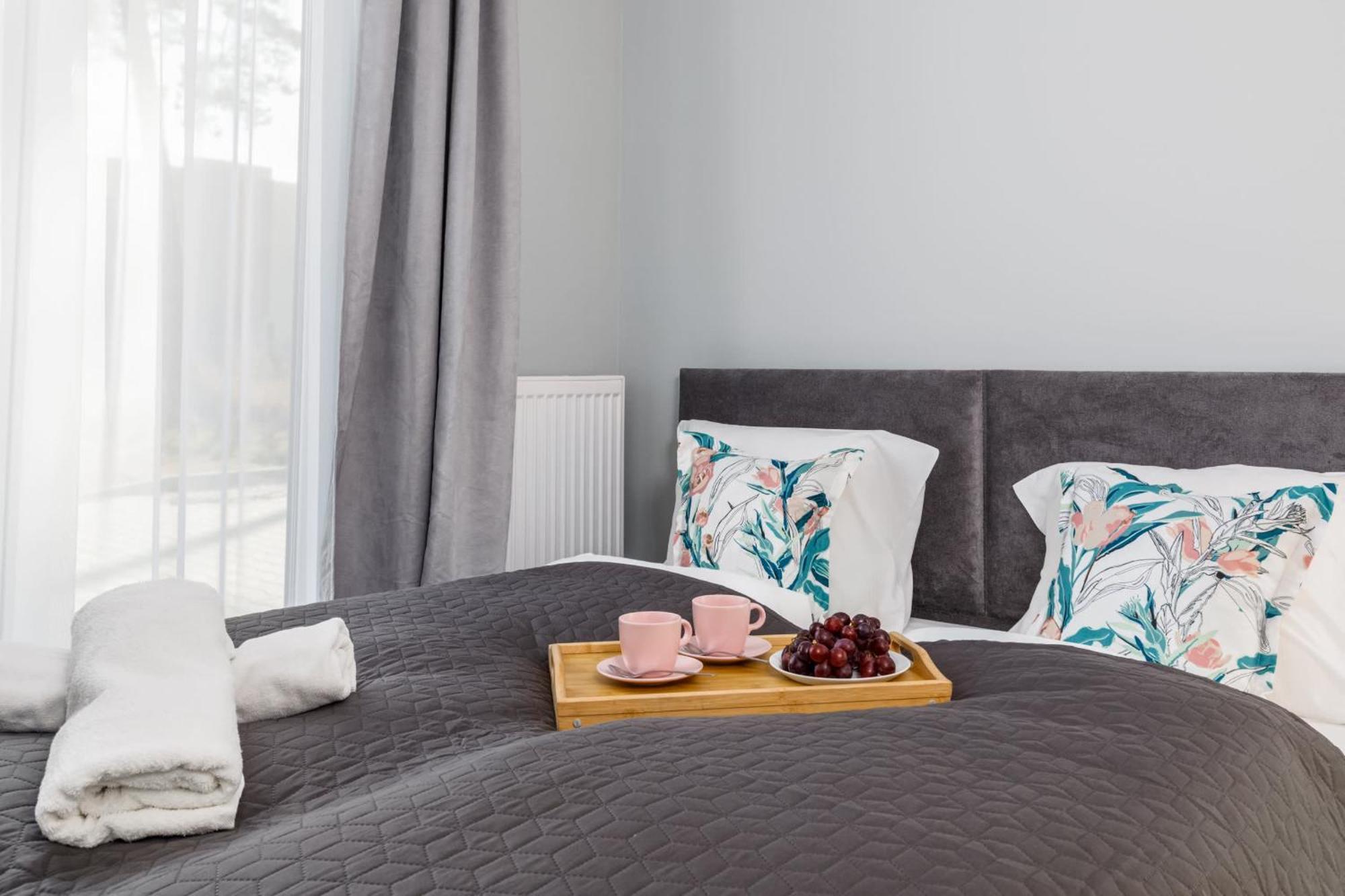 Stylish Apartment Rybacka With Parking By Noclegi Renters Miedzywodzie Bagian luar foto