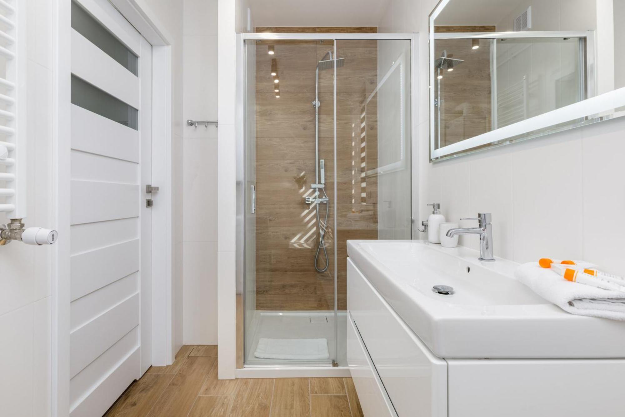 Stylish Apartment Rybacka With Parking By Noclegi Renters Miedzywodzie Bagian luar foto
